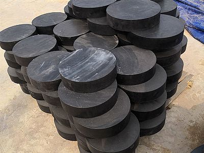 山海关板式橡胶支座由若干层橡胶片与薄钢板经加压硫化
